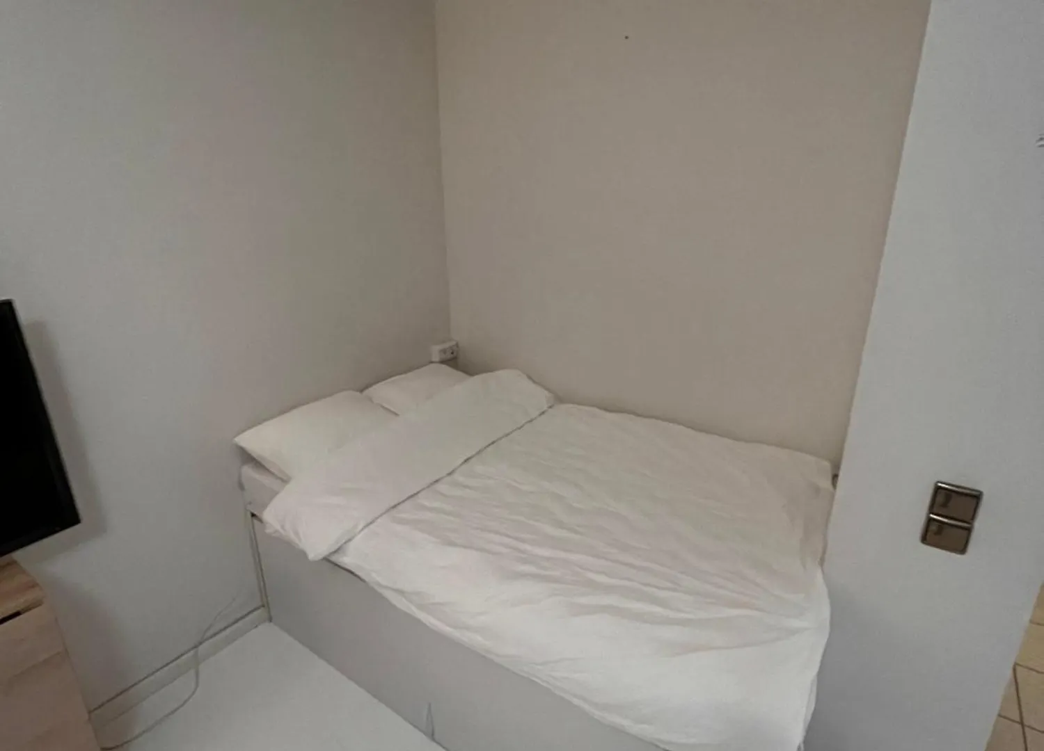 Modern Studio With Balcony In City Center Helsinki Finland