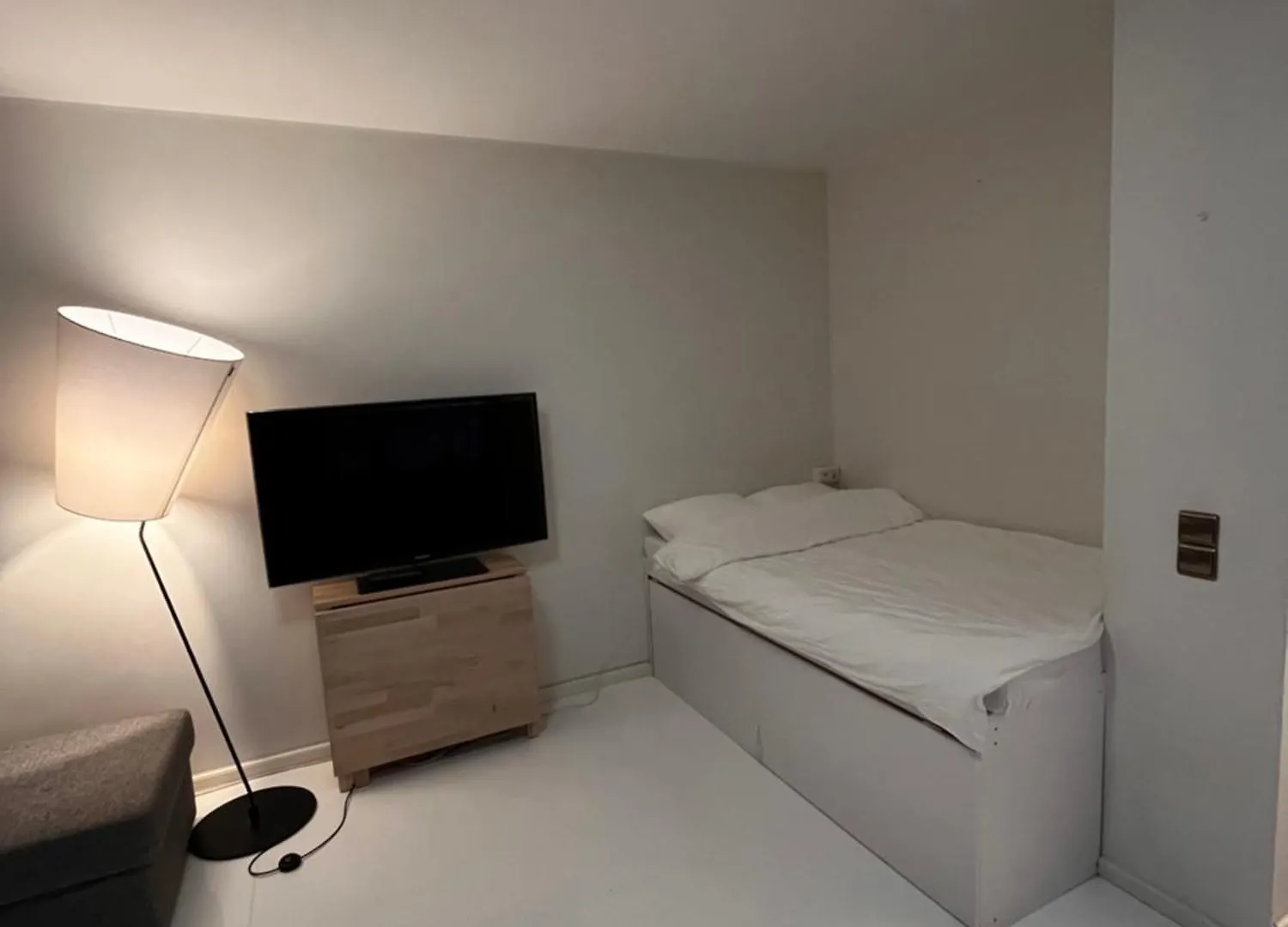 Modern Studio With Balcony In City Center Helsinki Apartment